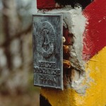 DDR Grenzpfahl mit Emblem