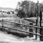 Am "Dreieckigen Pfahl" verhindert eine Holzbarriere "Abkürzungen".