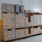 Die Archivkartons stehen schon wieder in den Schränken.